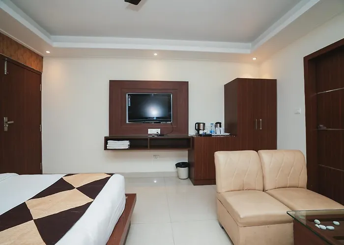 Hotel B Continental Delhi 